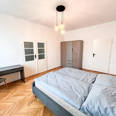 Newly Renovated, 3 Bedrooms Flat In Center, Near Train Station アパート *