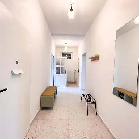 Newly Renovated, 3 Bedrooms Flat In Center, Near Train Station *