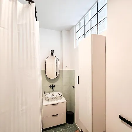 Newly Renovated, 3 Bedrooms Flat In Center, Near Train Station Apartment Bratislava
