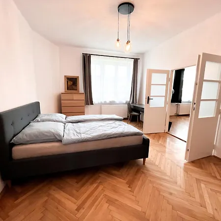 Newly Renovated, 3 Bedrooms Flat In Center, Near Train Station アパート