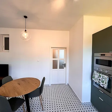 Newly Renovated, 3 Bedrooms Flat In Center, Near Train Station * Bratislava